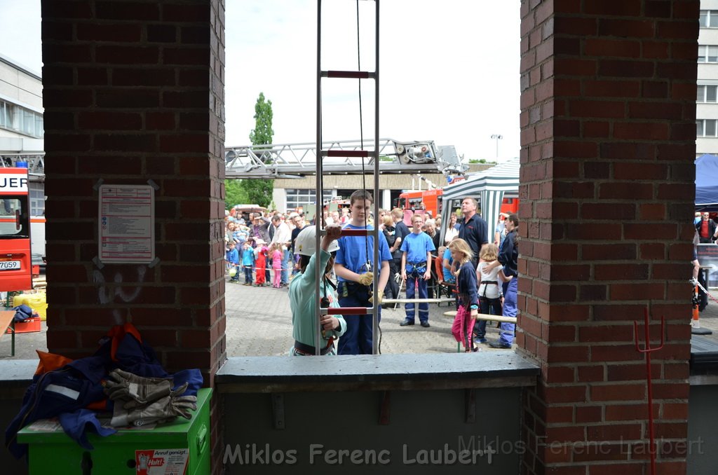 Tag der Offenen Tuer BF Koeln Weidenpesch Scheibenstr P727.JPG